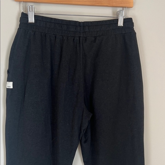 Vuori women's Performance Joggers Heathered Black Size Small Loungewear - Picture 3 of 7